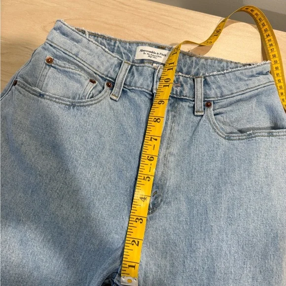 Abercrombie & Fitch Curve Love 90s Relaxed Jeans - Picture 6 of 8